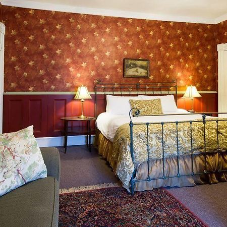 Rogues Harbor Inn Lansing Eksteriør billede