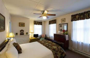 Rogues Harbor Inn Lansing Eksteriør billede