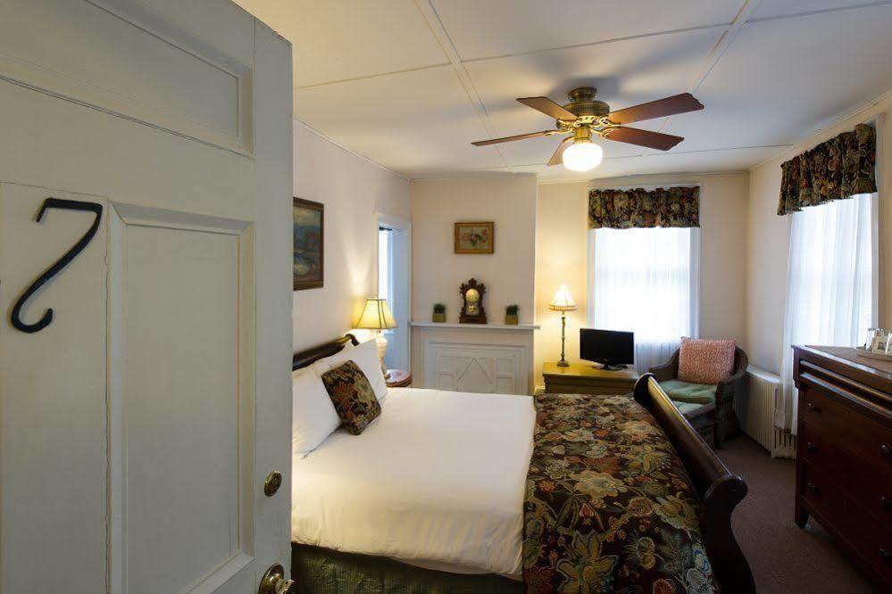 Rogues Harbor Inn Lansing Eksteriør billede