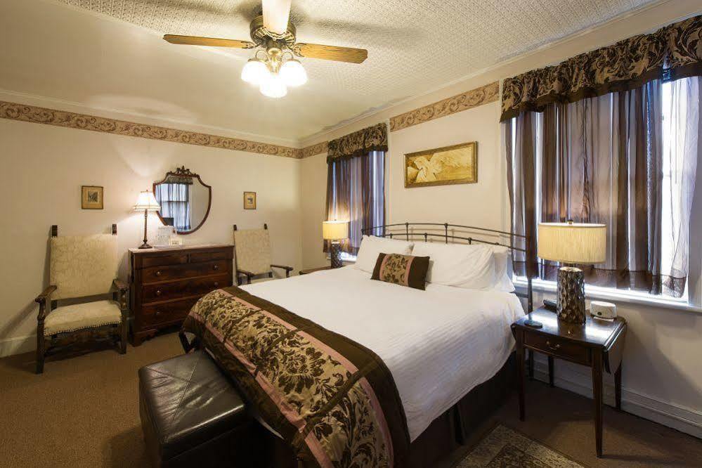 Rogues Harbor Inn Lansing Eksteriør billede