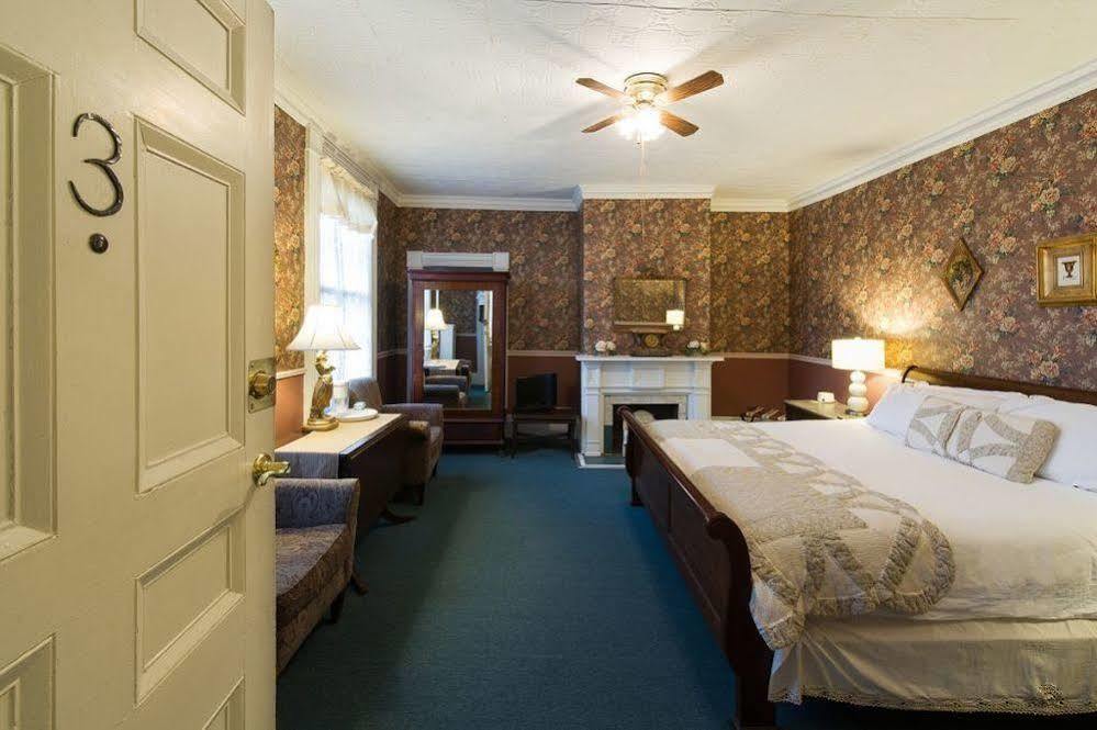 Rogues Harbor Inn Lansing Eksteriør billede