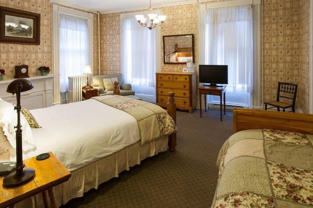 Rogues Harbor Inn Lansing Eksteriør billede
