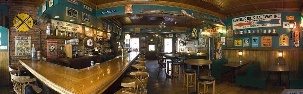 Rogues Harbor Inn Lansing Eksteriør billede