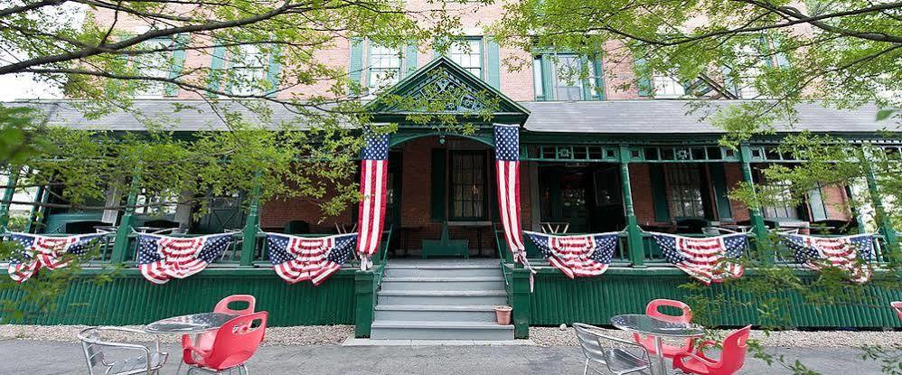 Rogues Harbor Inn Lansing Eksteriør billede