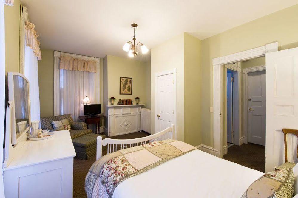 Rogues Harbor Inn Lansing Eksteriør billede